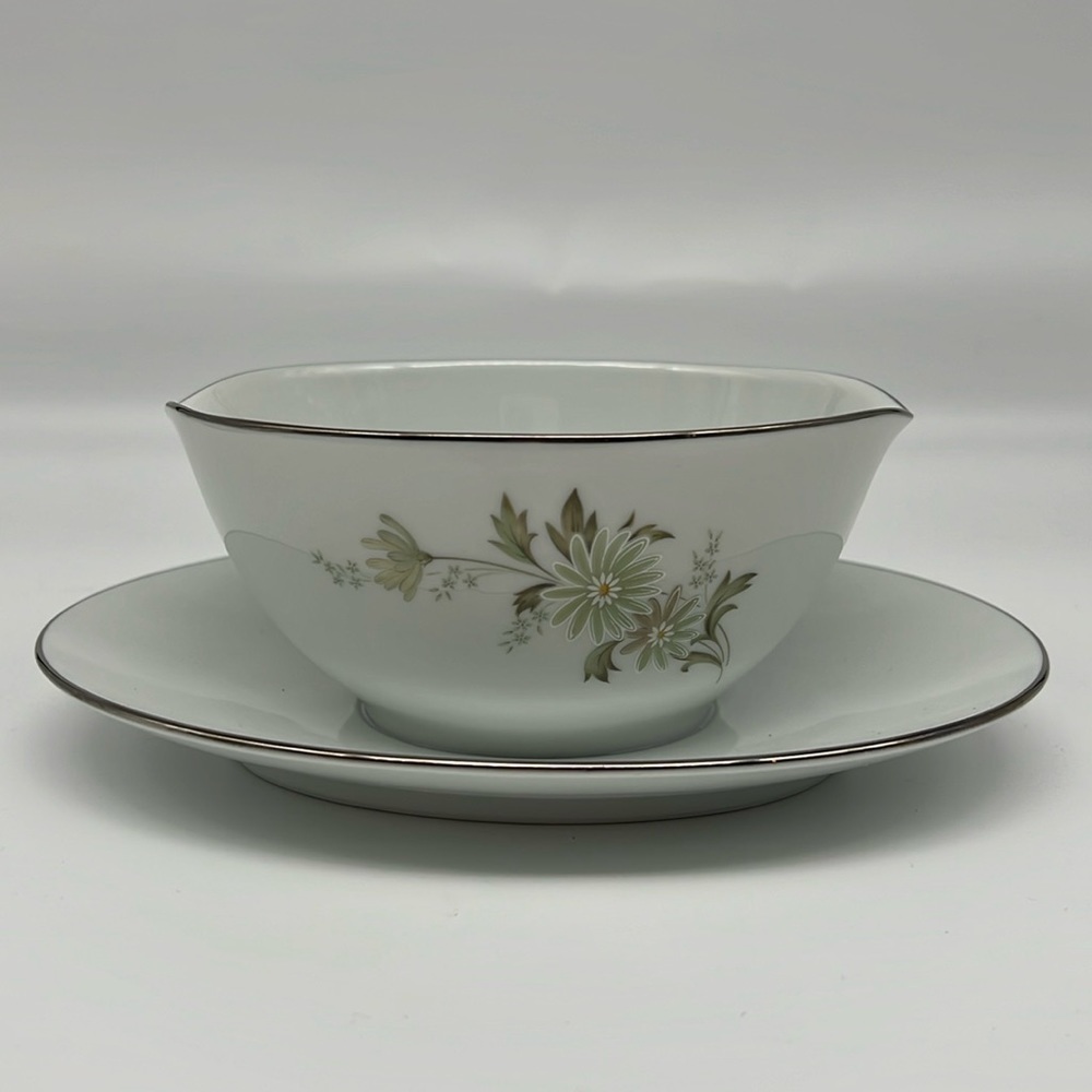 Noritake Soroya 6853 Gravy Boat Light Green Daisy Simple‎ MCM Floral Pattern
